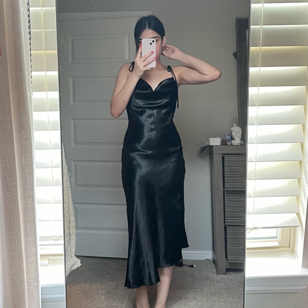 Lulus black asymmetrical midi dress barely worn size small 51 inches